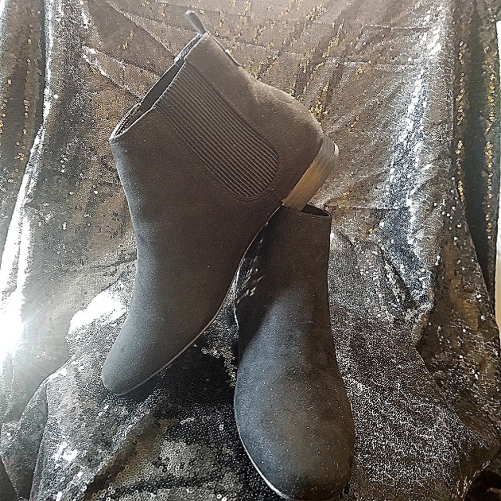 Kelly&Katie Black suede bootie size 11M